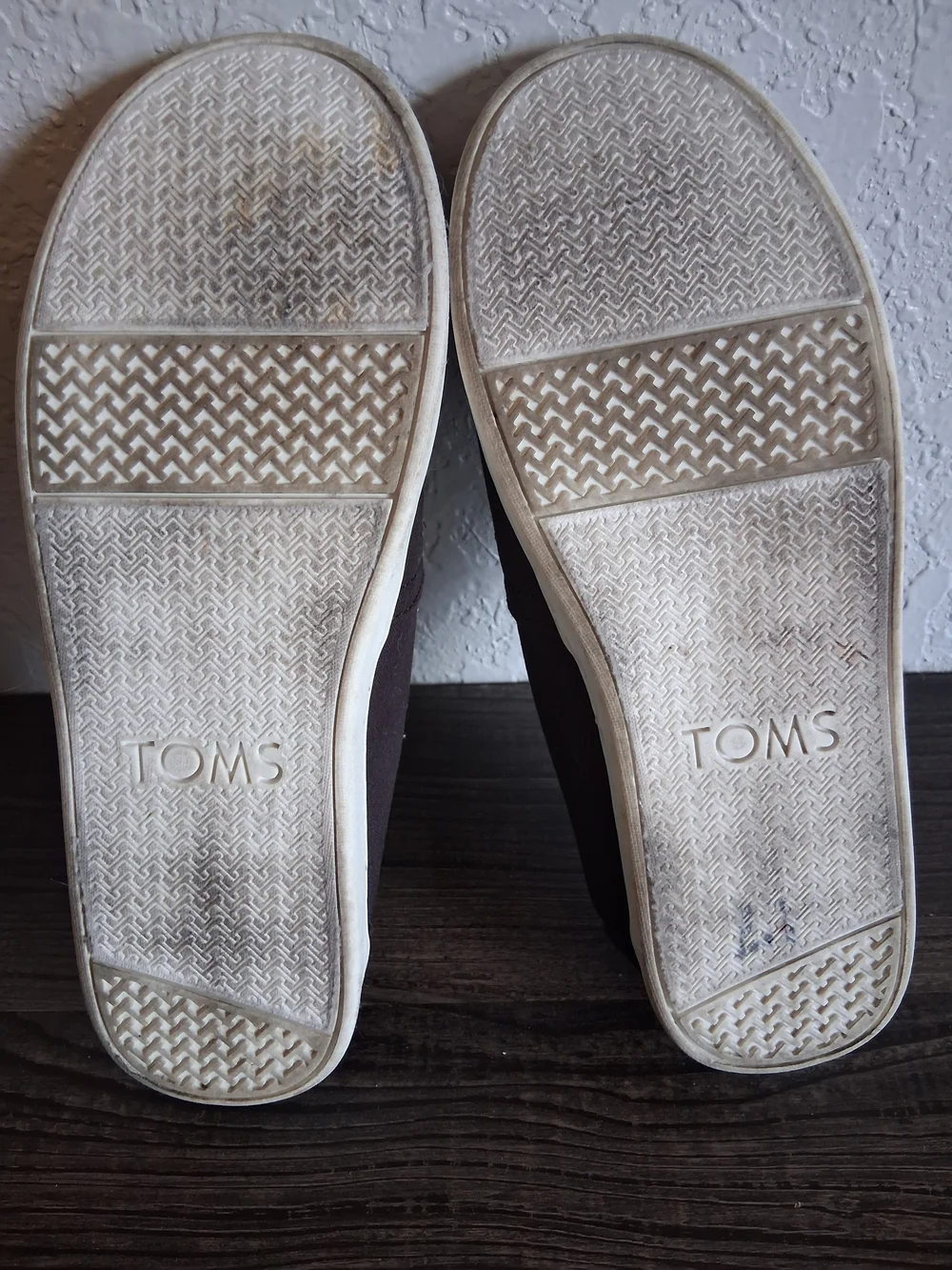 ​TOMS Youth Size 4 Black Canvas Slip On Alpargata Shoes White Sole Y4
